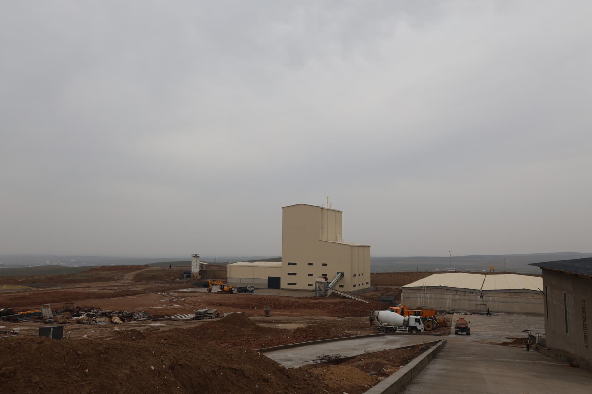 Служебная поездка в Хатырчи: новые заводы и решение проблем предпринимателей