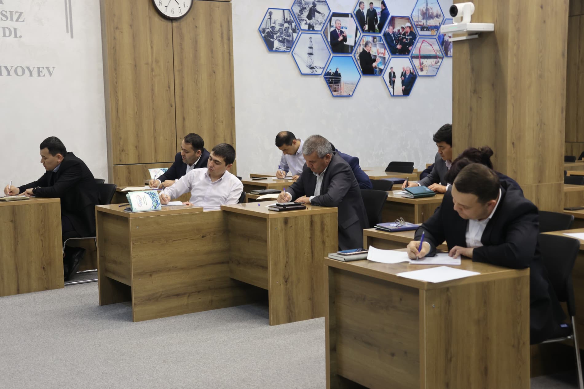 Navro‘z arafasida vazirlik xodimlari o‘rtasida ommaviy diktant tadbiri o‘tkazildi