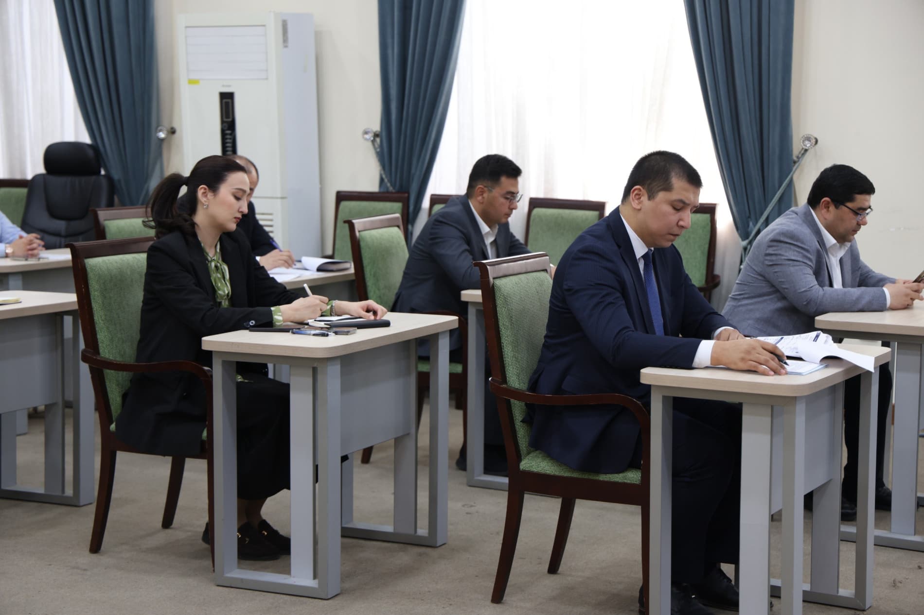 Togʻ-kon sanoati va geologiya vazirligi faoliyatining 2025-yil yakunlari hamda 2026-yildagi ustuvor vazifalar jamoatchilik vakillari ishtirokida muhokama qilindi