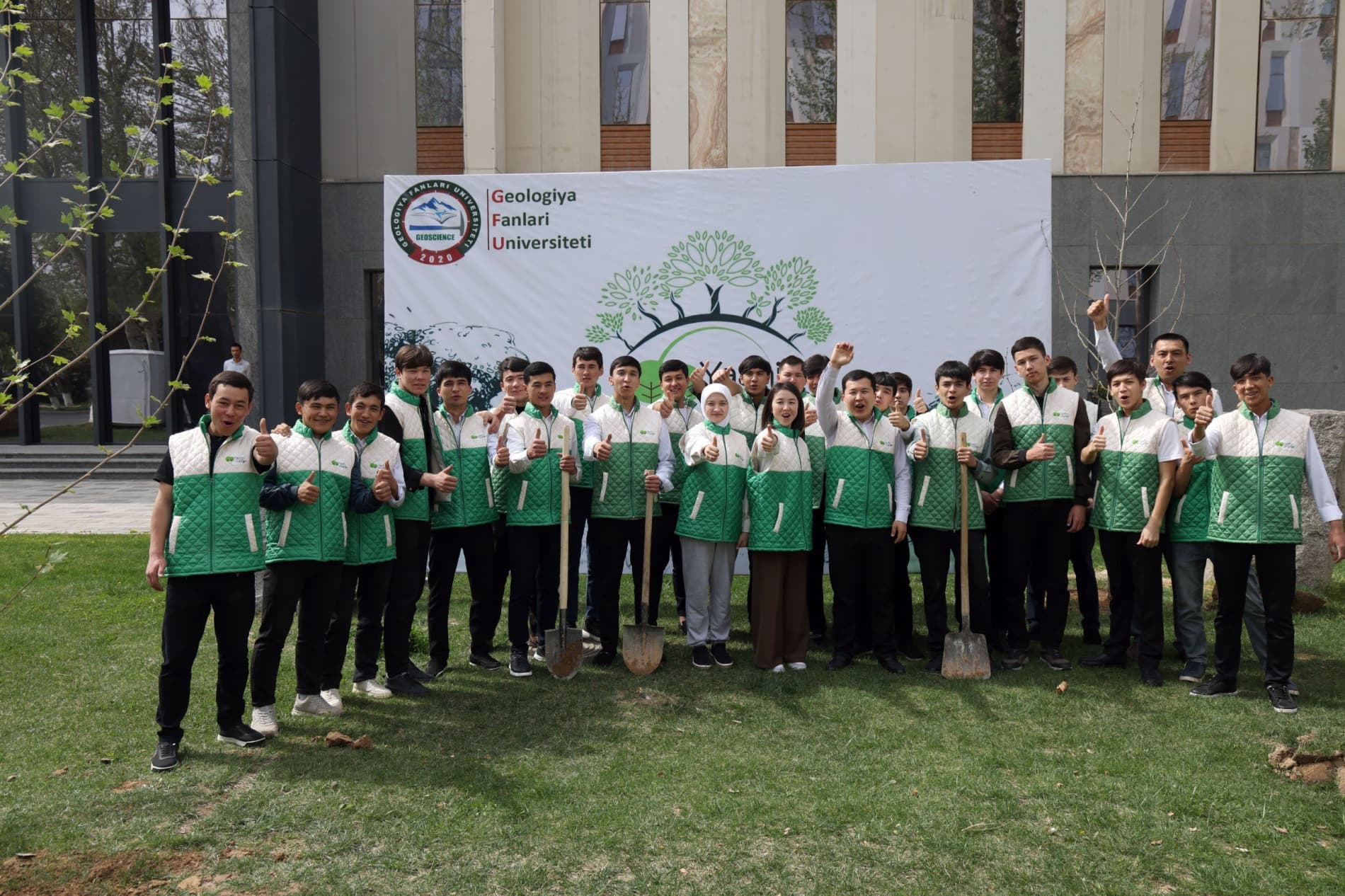 «Yashil makon»: руководители и молодежь совместно высадили саженцы деревьев