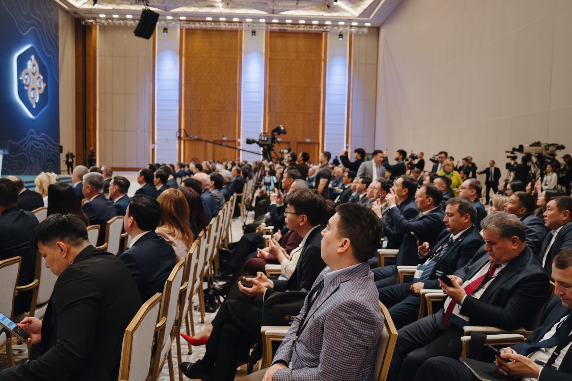 Делегация Министерства горнодобывающей промышленности и геологии приняла участие в пленарном заседании международного форума Geoscience & Exploration Central Asia: Геология, Ресурсы и Будущее Евразии