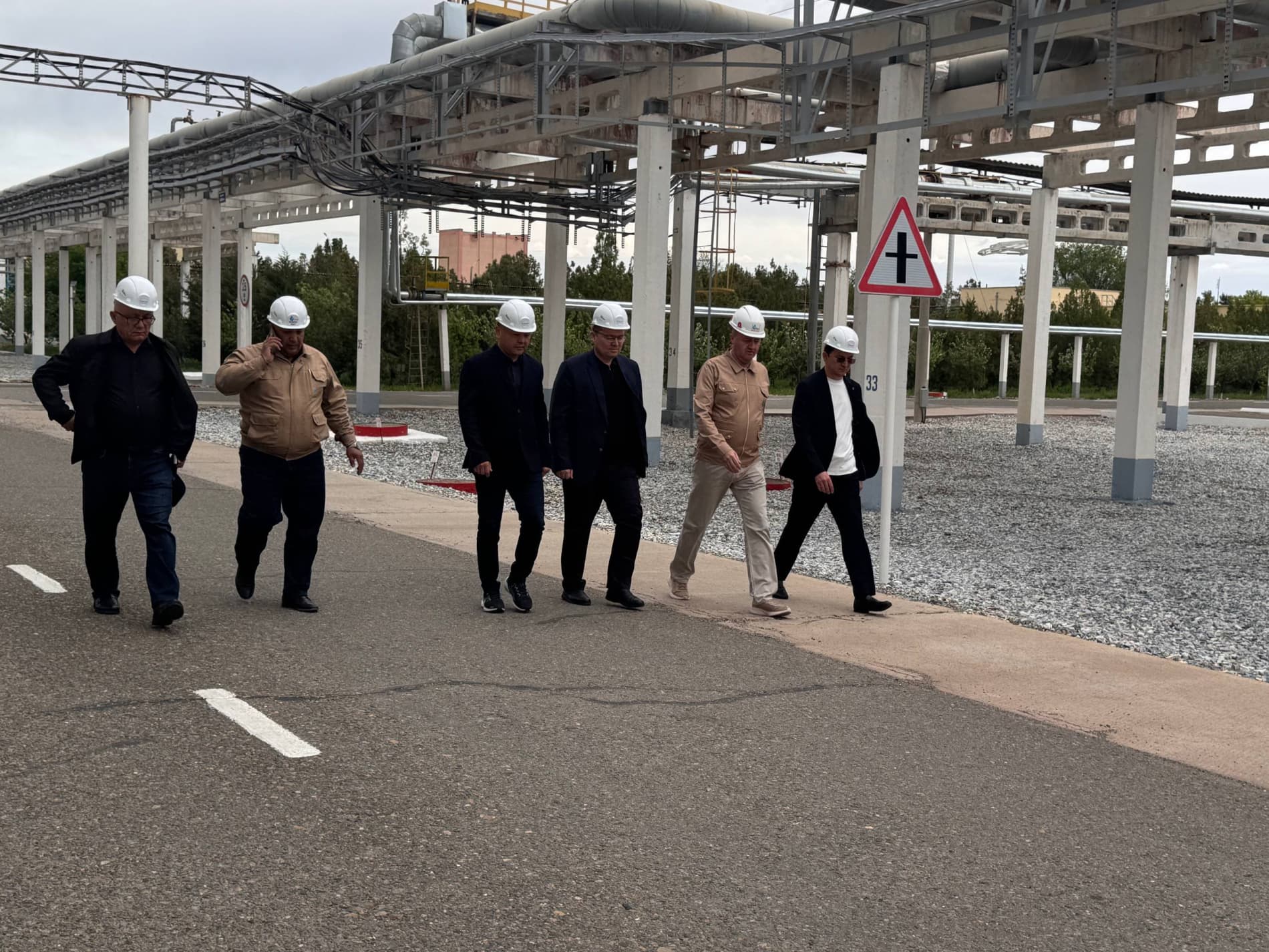 В Бухарской области изучается реализация крупных проектов в сферах геологии и энергетики