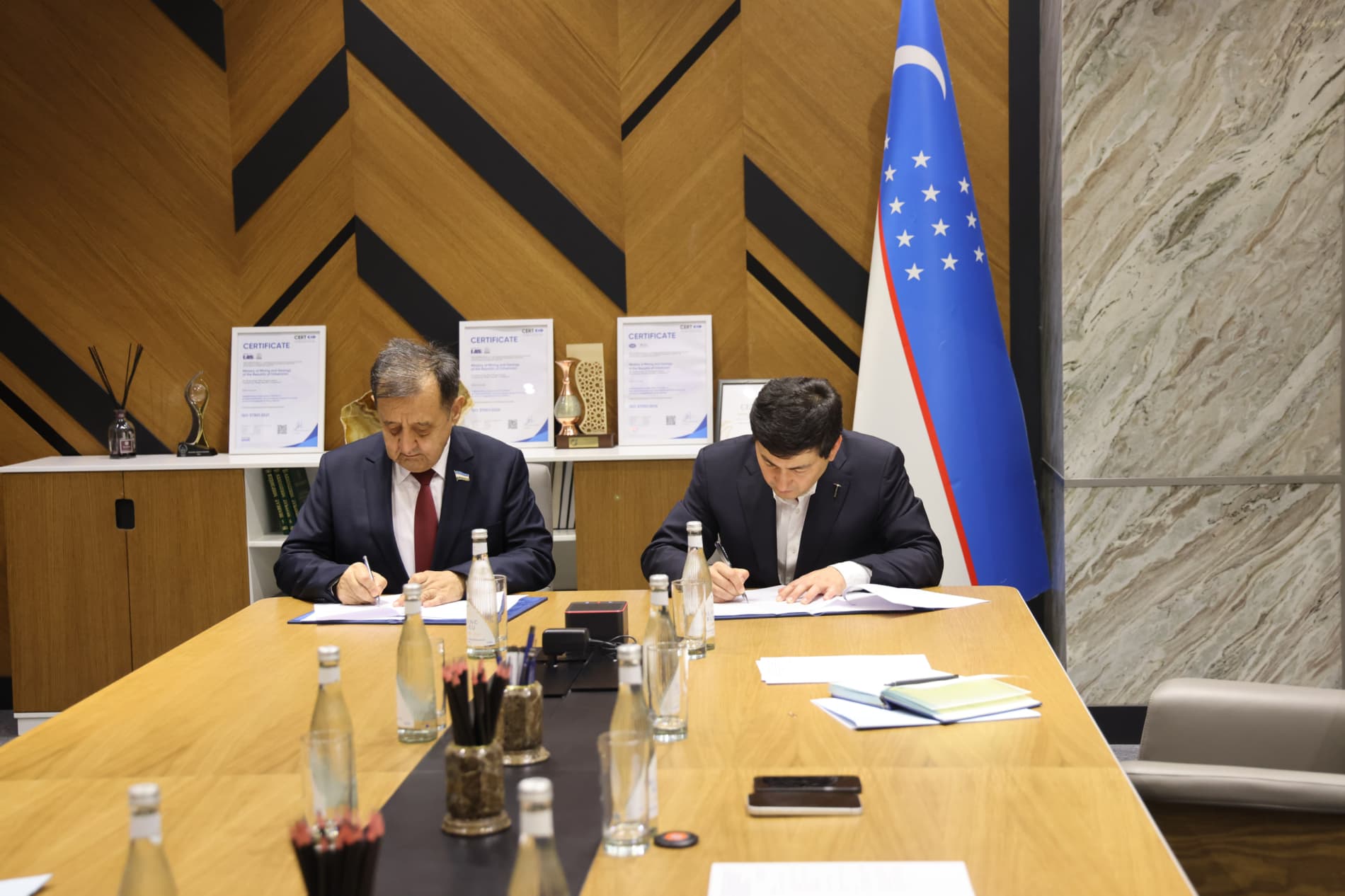 Memorandum of Cooperation Signed between the Ministry of Mining Industry and Geology and the Senate Committee on Judicial-Legal Issues and Anti-Corruption