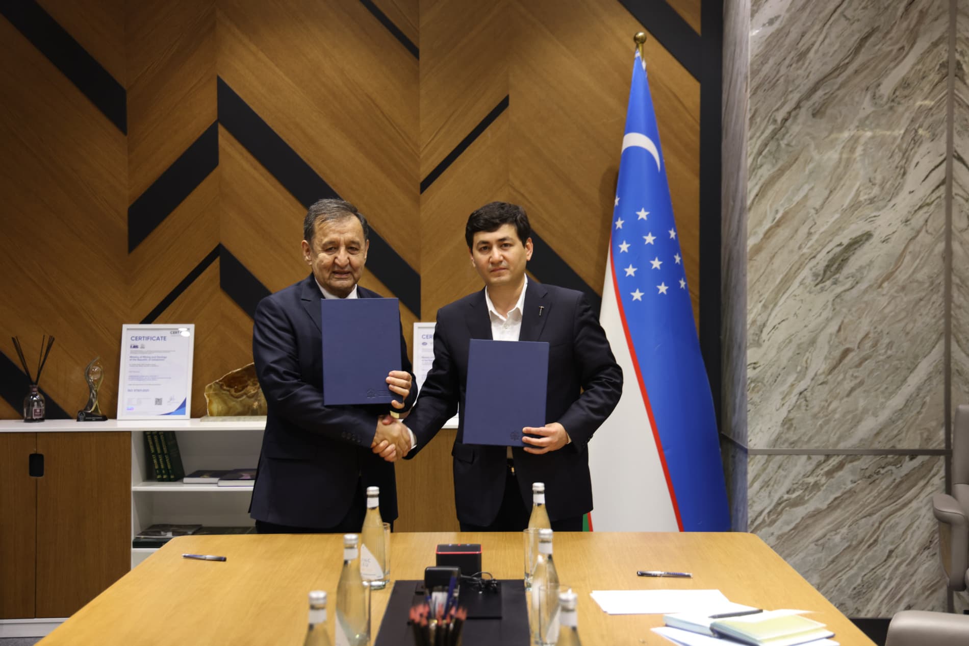 Memorandum of Cooperation Signed between the Ministry of Mining Industry and Geology and the Senate Committee on Judicial-Legal Issues and Anti-Corruption