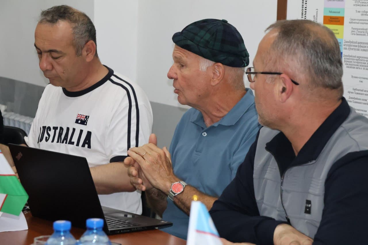 “Navoiyuran” DK va Mineral resurslar instituti hamkorligi: korxona vakillari institutning Olmaliqdagi tajriba-sinov markazida bo‘lishdi