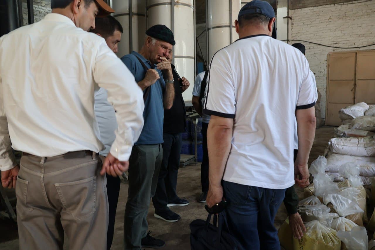 “Navoiyuran” DK va Mineral resurslar instituti hamkorligi: korxona vakillari institutning Olmaliqdagi tajriba-sinov markazida bo‘lishdi