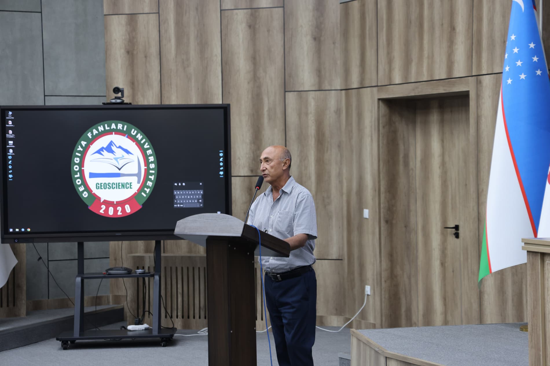 Tadbirda O‘zbekiston Respublikasi Oliy Majlisi Qonunchilik palatasi deputati N.Umarov, Kon-geologiya vazirligi va vazirlik tizimidagi tashkilotlar vakillari, Geologiya fanlari universiteti rektori A.Kadirxodjayev, shuningdek, N.Xodjibayevning oila a’zolar