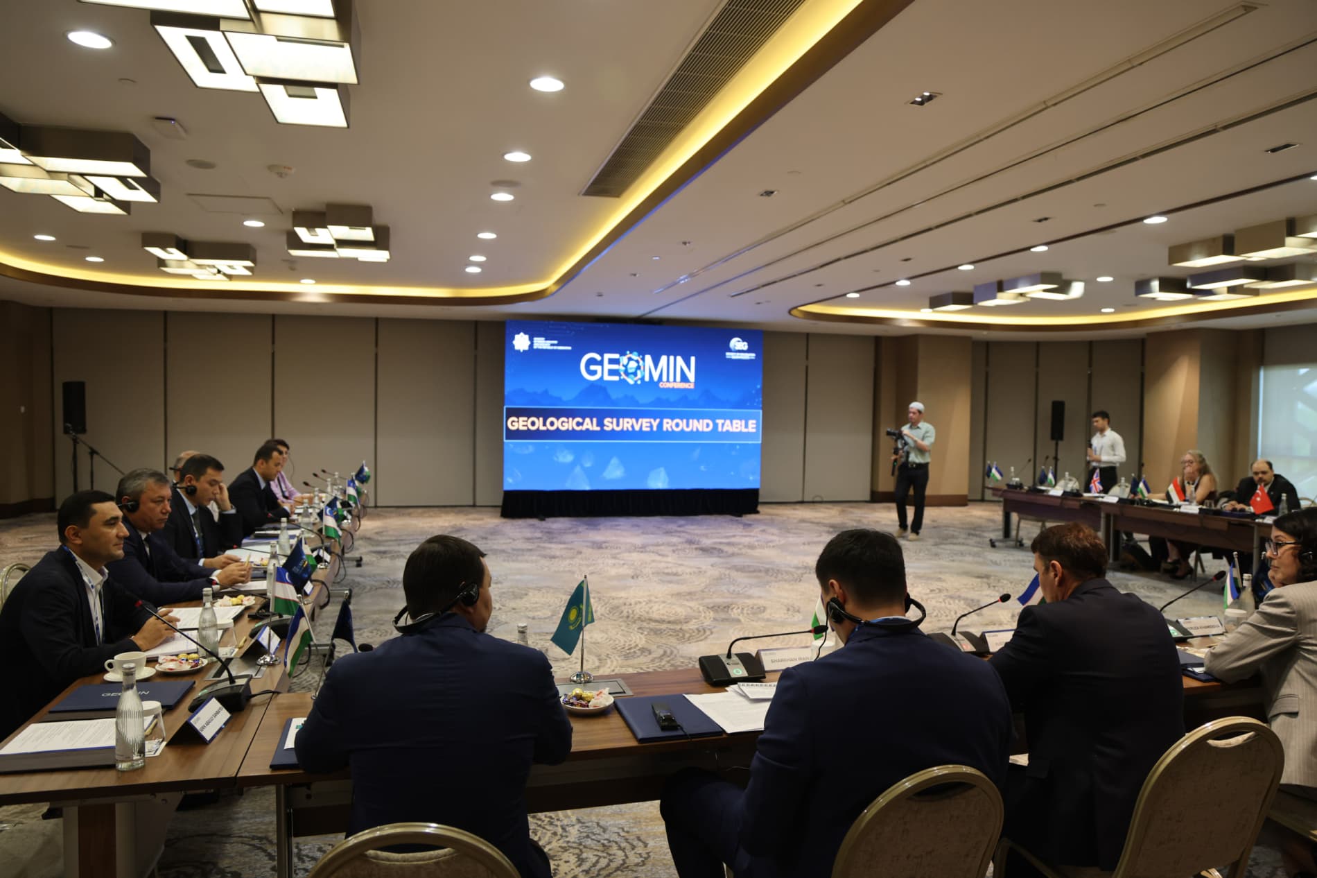 GEOMIN-2026 xalqaro konferensiyasi arafasida o‘tkazilgan xalqaro davra suhbatida geologiyani rivojlantirishning zamonaviy yondashuvlari muhokama qilindi