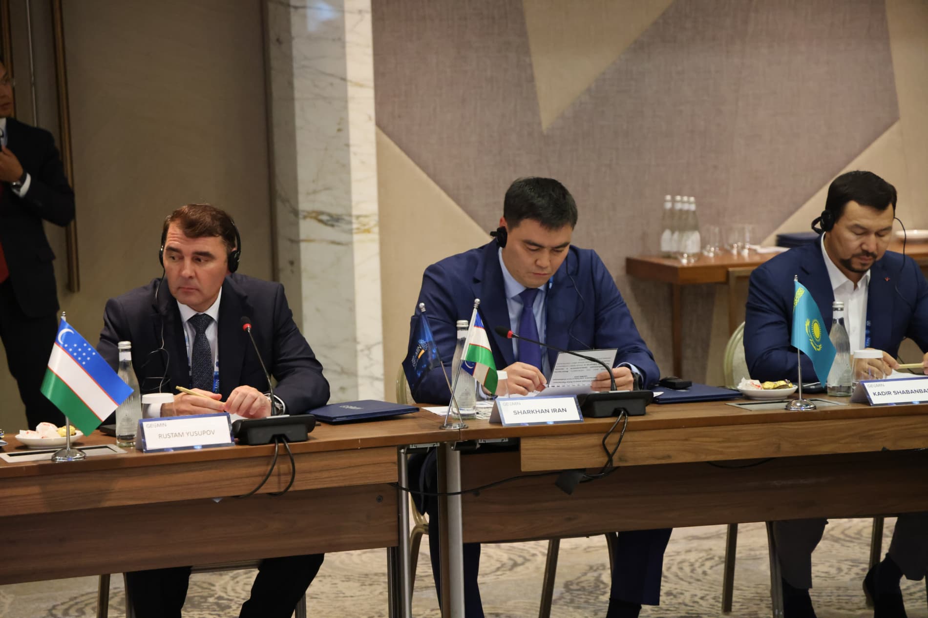 GEOMIN-2026 xalqaro konferensiyasi arafasida o‘tkazilgan xalqaro davra suhbatida geologiyani rivojlantirishning zamonaviy yondashuvlari muhokama qilindi