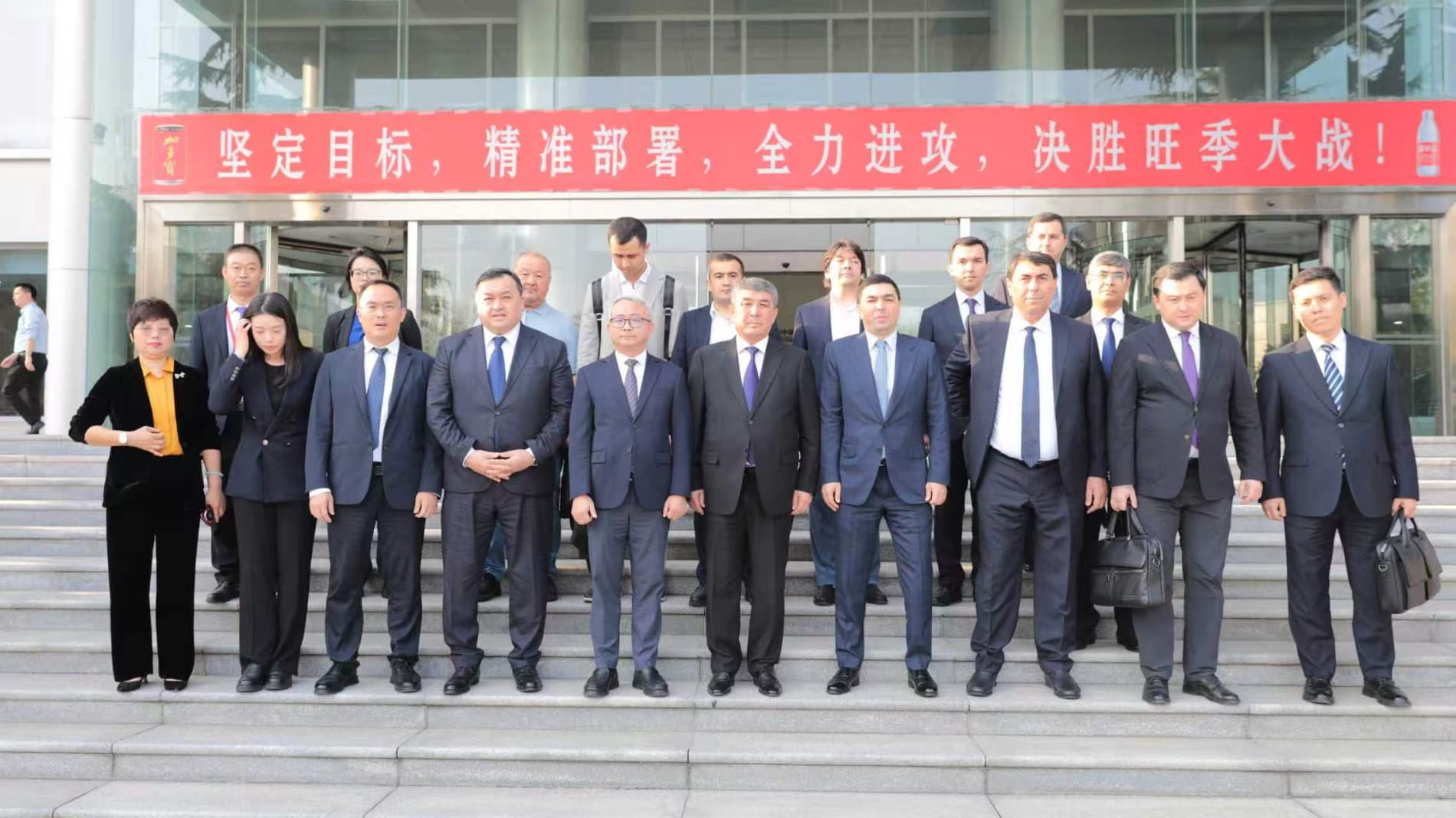 Ministry Representatives Visit JDB Group Facilities During Working Trip to China