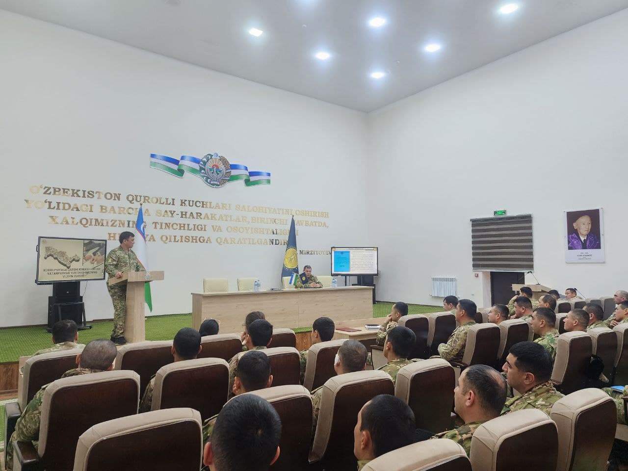 “Korrupsiyaga qarshi kurash — davlat va jamiyat yangilanishida muhim omil” mavzusida davra suhbati bo‘lib o‘tdi.