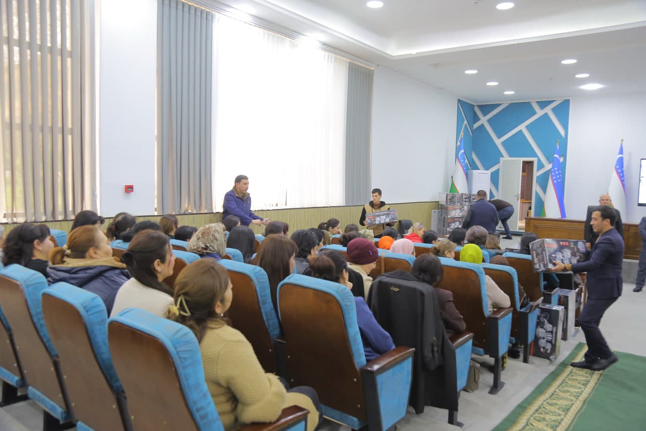 Ijtimoiy faol xotin-qizlarga bayram tuhfasi topshirildi