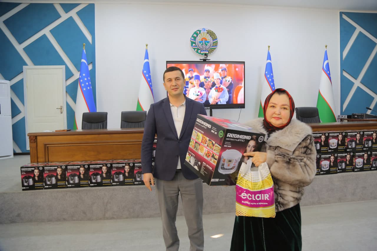 Xotin-qizlarga bayram sovg‘alari topshirildi