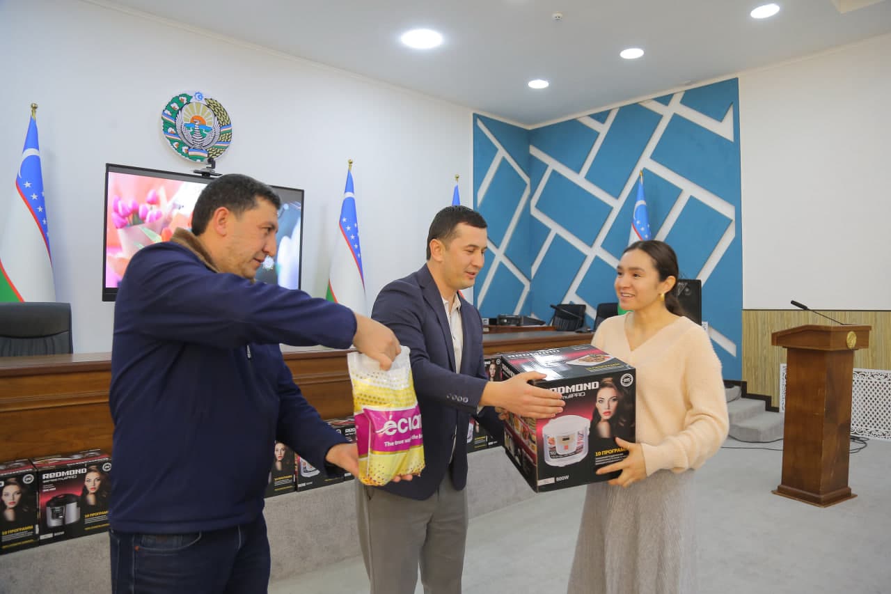 Xotin-qizlarga bayram sovg‘alari topshirildi