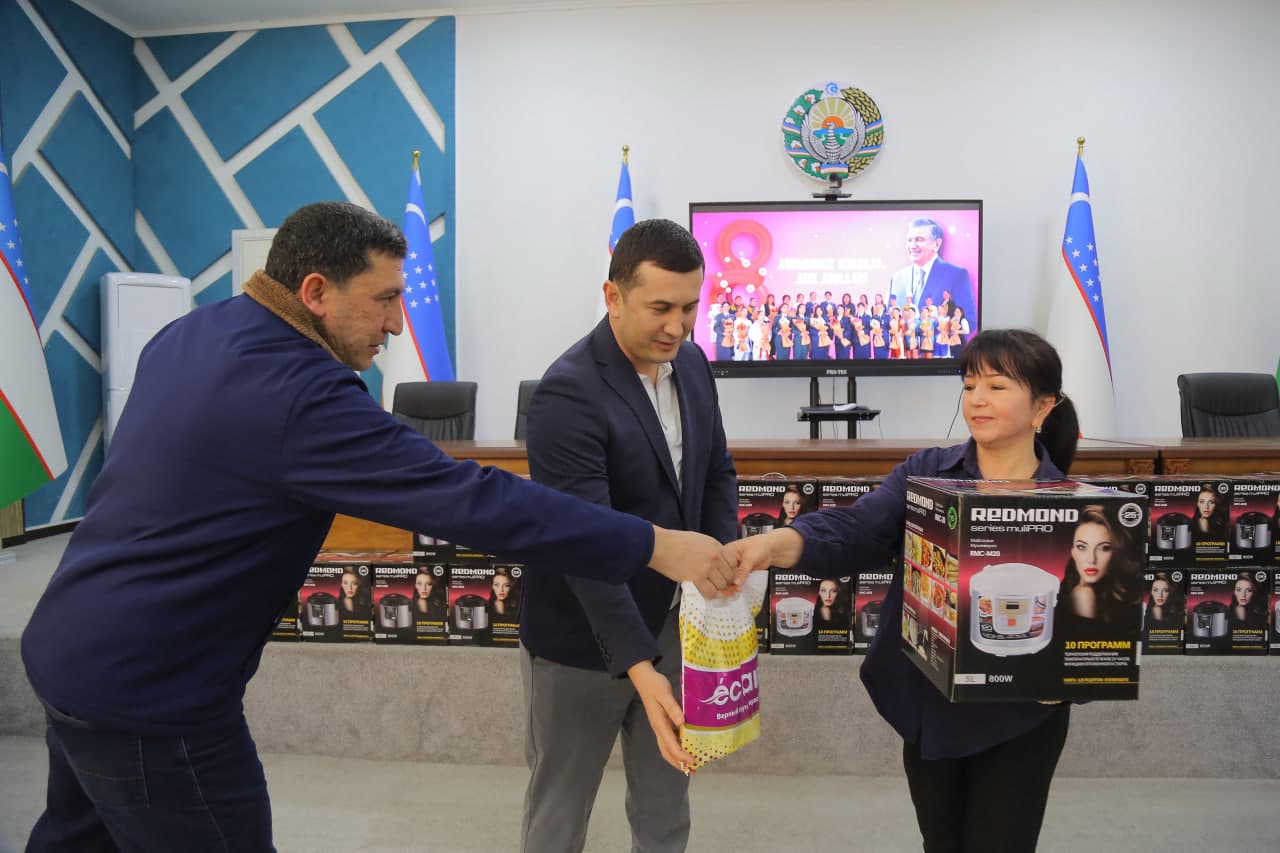 Xotin-qizlarga bayram sovg‘alari topshirildi
