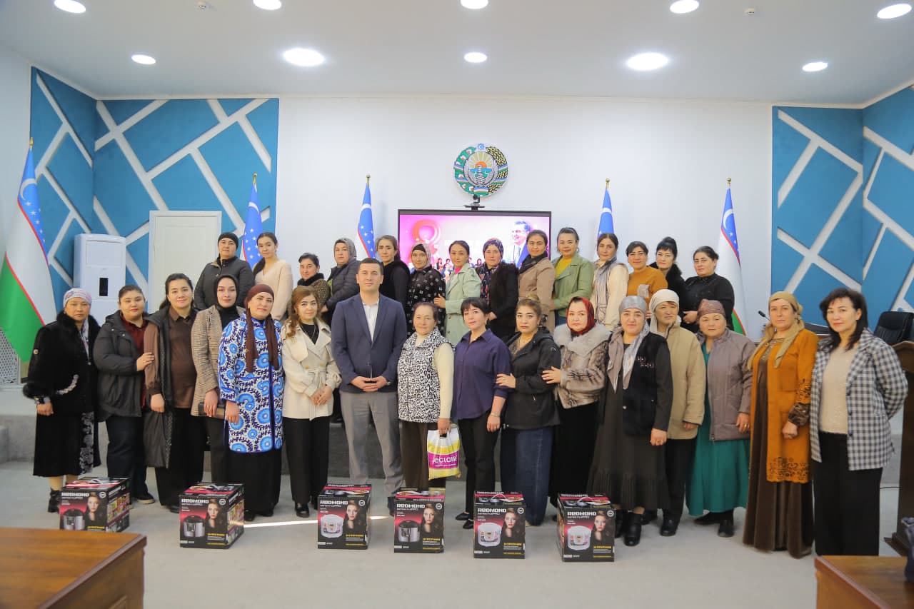Xotin-qizlarga bayram sovg‘alari topshirildi