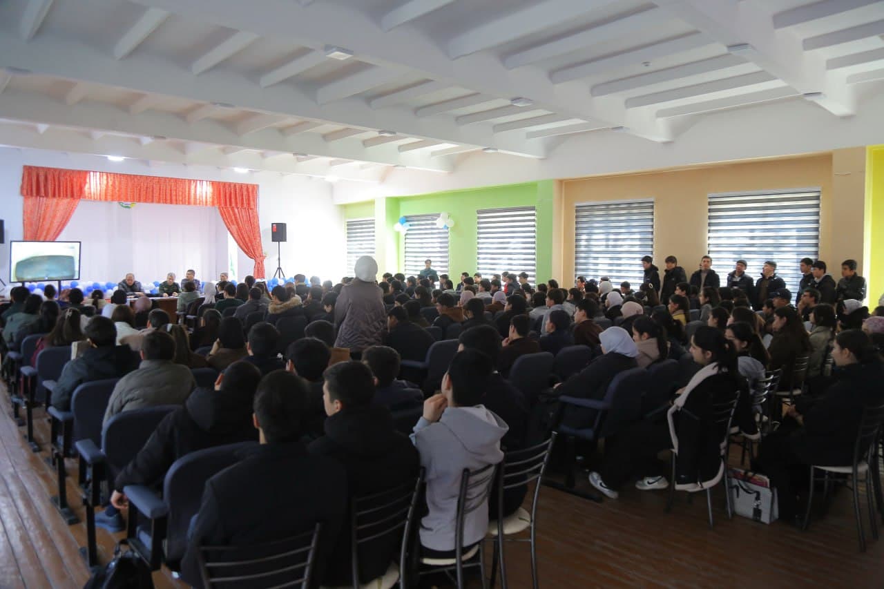 Yoshlar bilan ochiq muloqot tashkil etildi