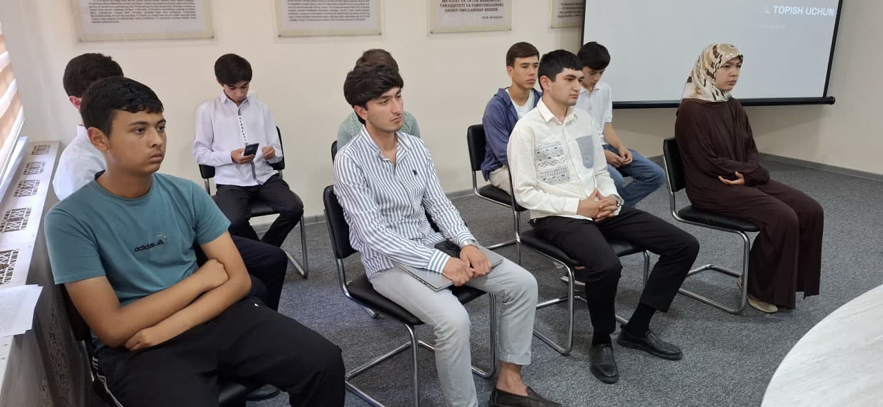 Yoshlar bilan ochiq muloqot: sun’iy intellekt va kelajak loyihalari muhokama qilindi