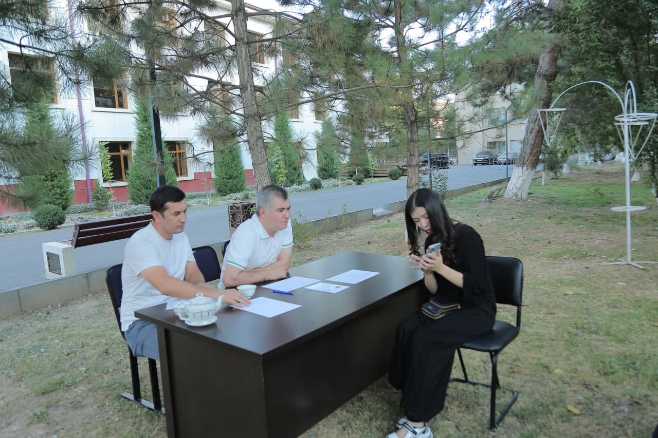Yoshlarning bandligi va tadbirkorlik tashabbuslari muhokama qilindi