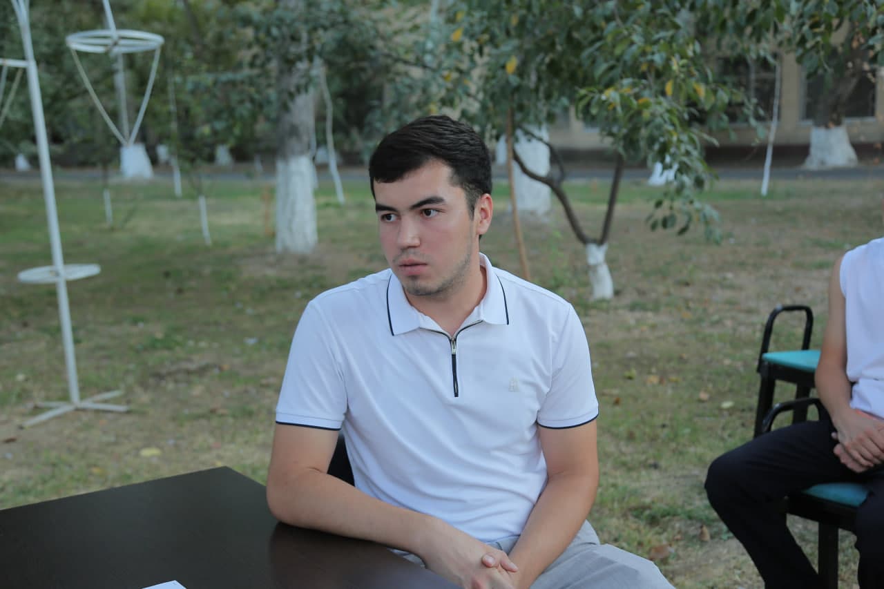 Yoshlarning bandligi va tadbirkorlik tashabbuslari muhokama qilindi