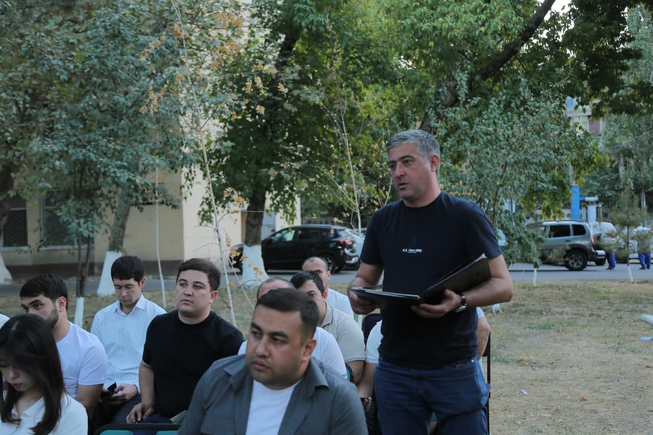 Yoshlarning bandligi va tadbirkorlik tashabbuslari muhokama qilindi