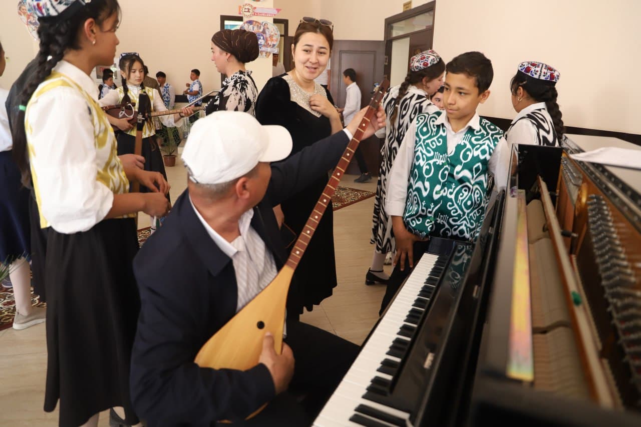 "IQTIDOR" MAKTAB ANSAMBLI TANLOVI IQTIDORLARNI SARALAMOQDA