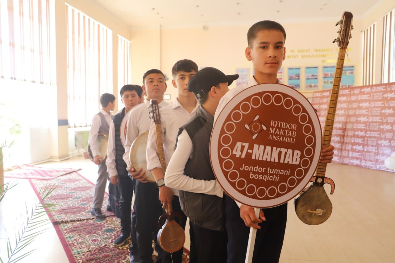 "IQTIDOR" MAKTAB ANSAMBLI TANLOVI IQTIDORLARNI SARALAMOQDA