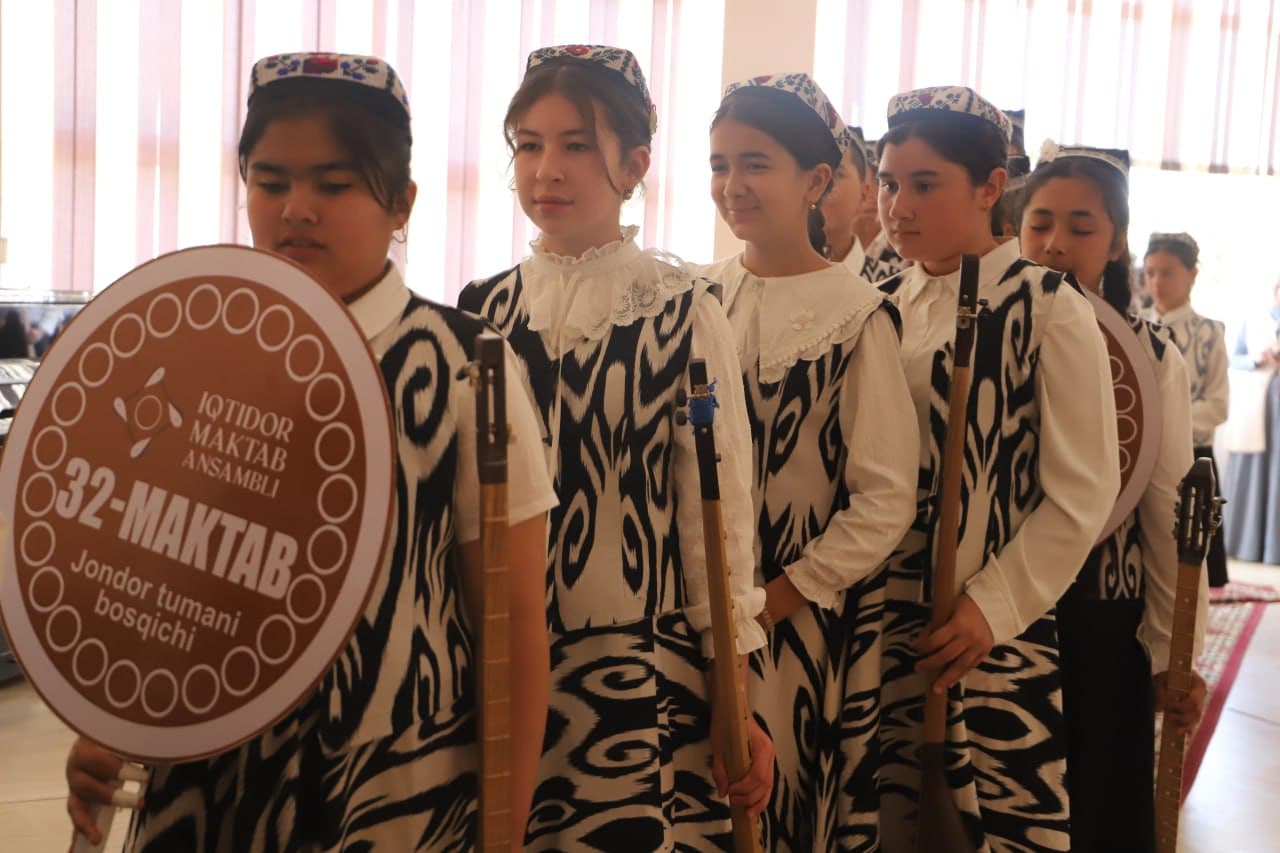 "IQTIDOR" MAKTAB ANSAMBLI TANLOVI IQTIDORLARNI SARALAMOQDA