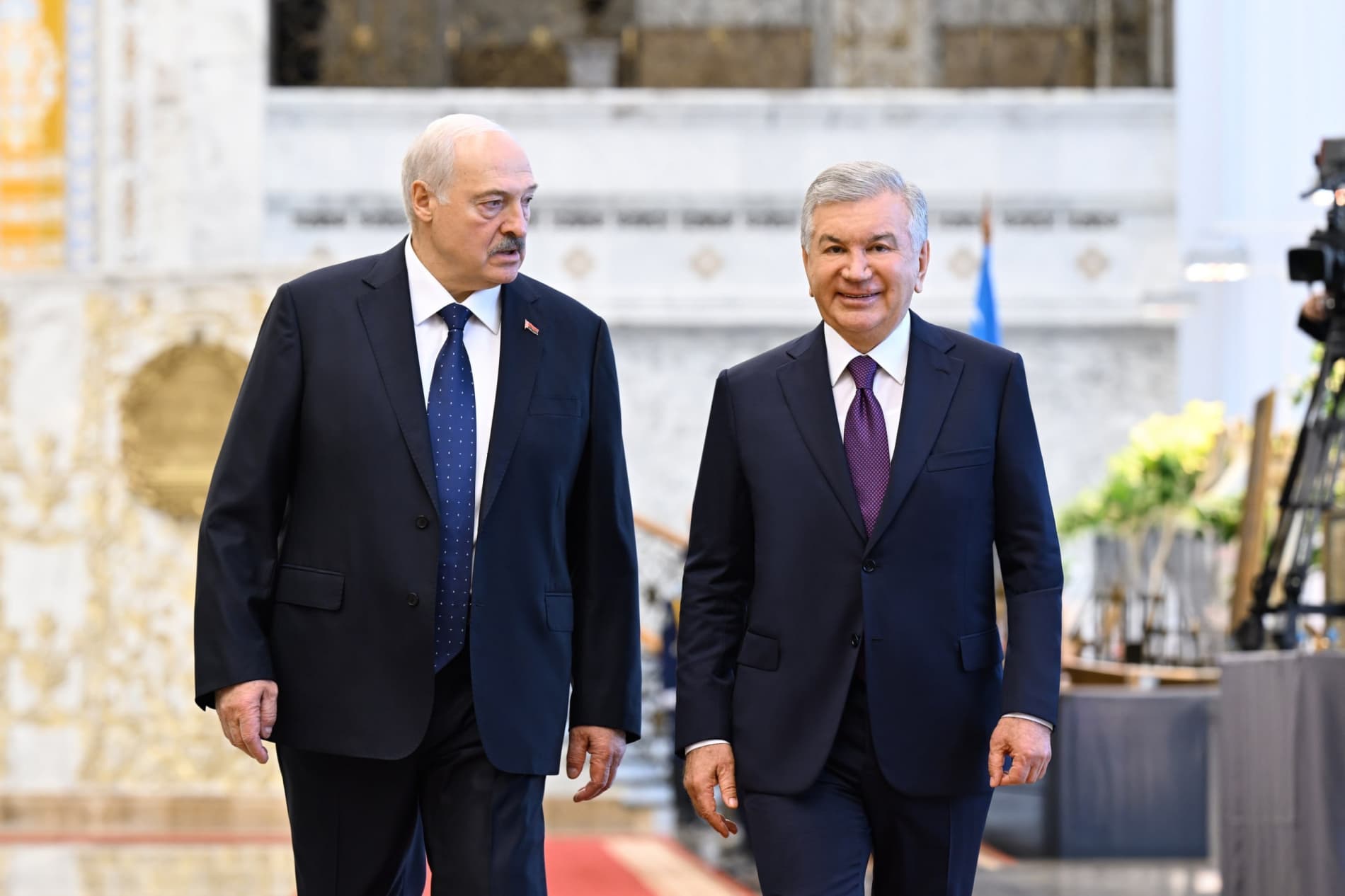 Minsk shahridagi Mustaqillik saroyida Oʻzbekiston Respublikasi Prezidenti Shavkat Mirziyoyevni rasmiy kutib olish marosimi boʻlib oʻtdi.