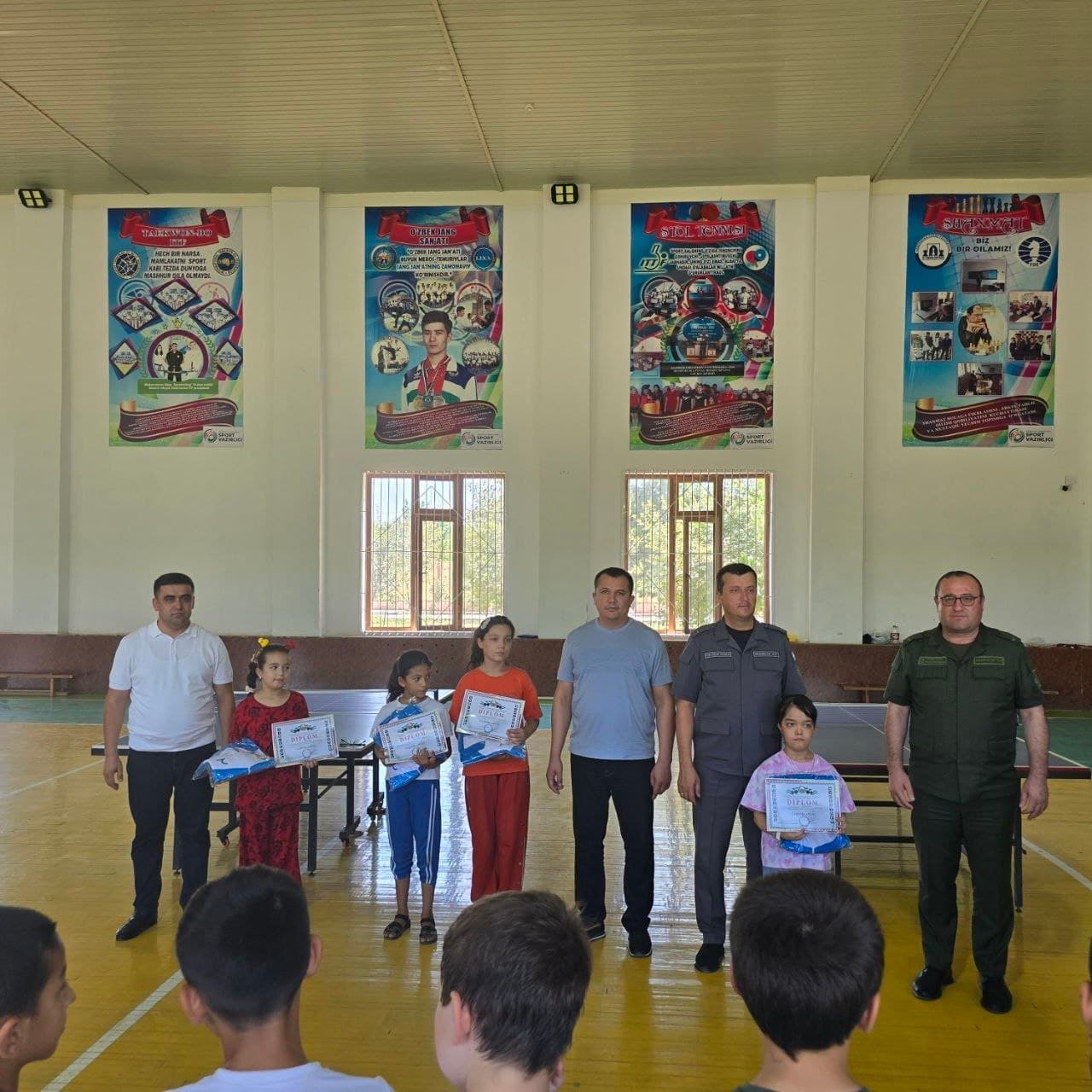 Jondorda yosh sportchilarga sport formalari tantanali ravishda topshirildi
