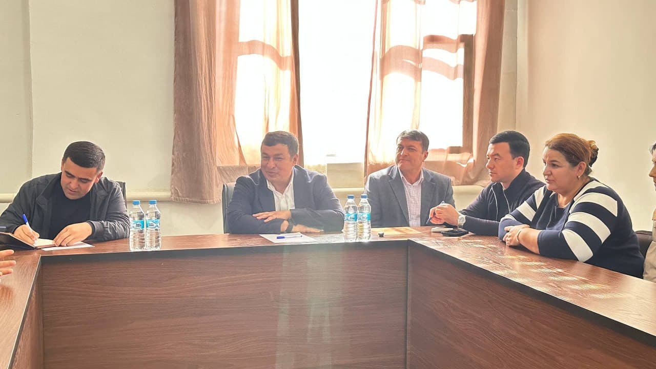 JONDOR TUMAN HOKIMI JAMSHID XUDOYEV 1-SPORT MAKTABIDA YOSHLAR BILAN UCHRASHDI