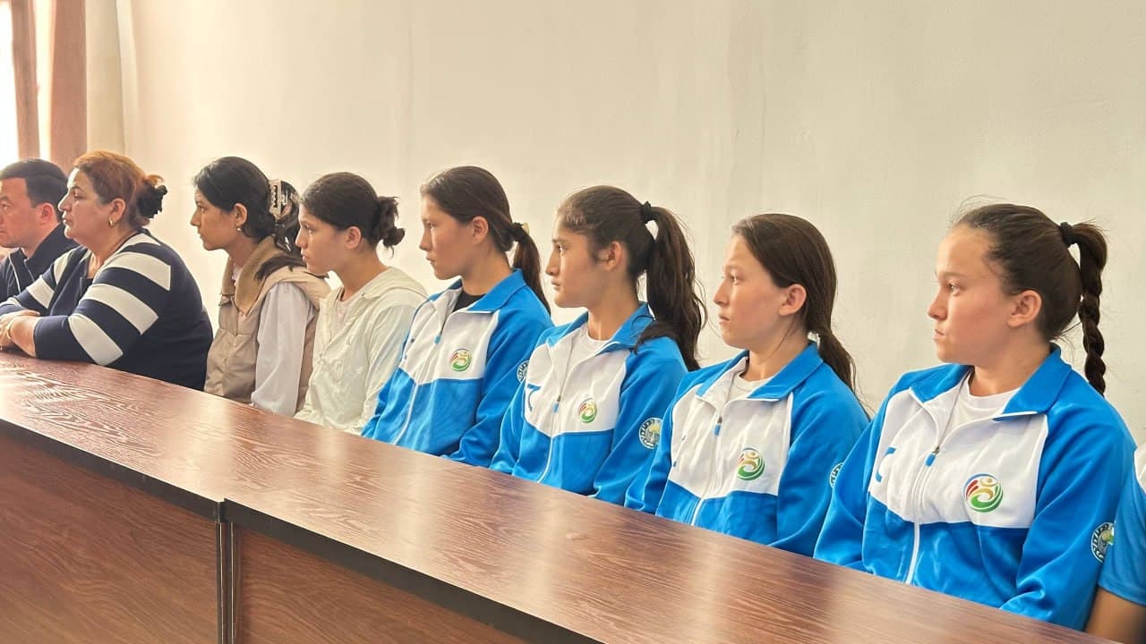 JONDOR TUMAN HOKIMI JAMSHID XUDOYEV 1-SPORT MAKTABIDA YOSHLAR BILAN UCHRASHDI