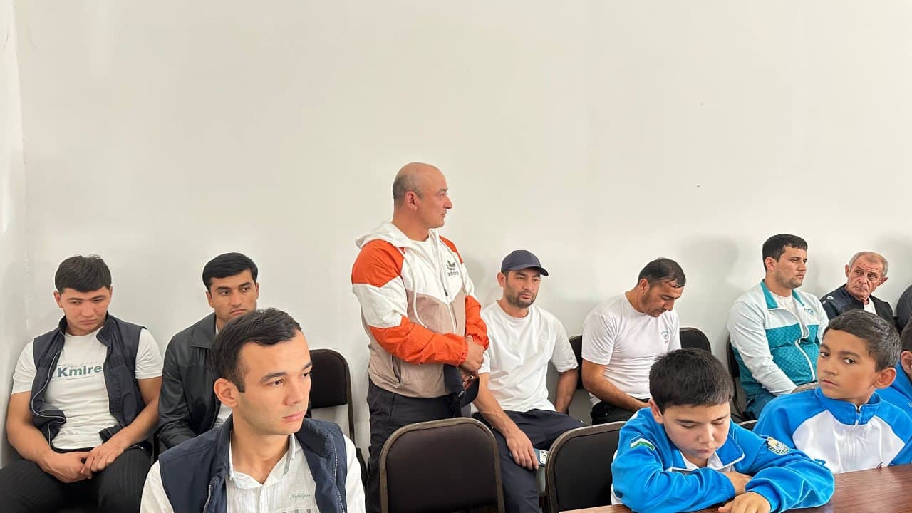 JONDOR TUMAN HOKIMI JAMSHID XUDOYEV 1-SPORT MAKTABIDA YOSHLAR BILAN UCHRASHDI