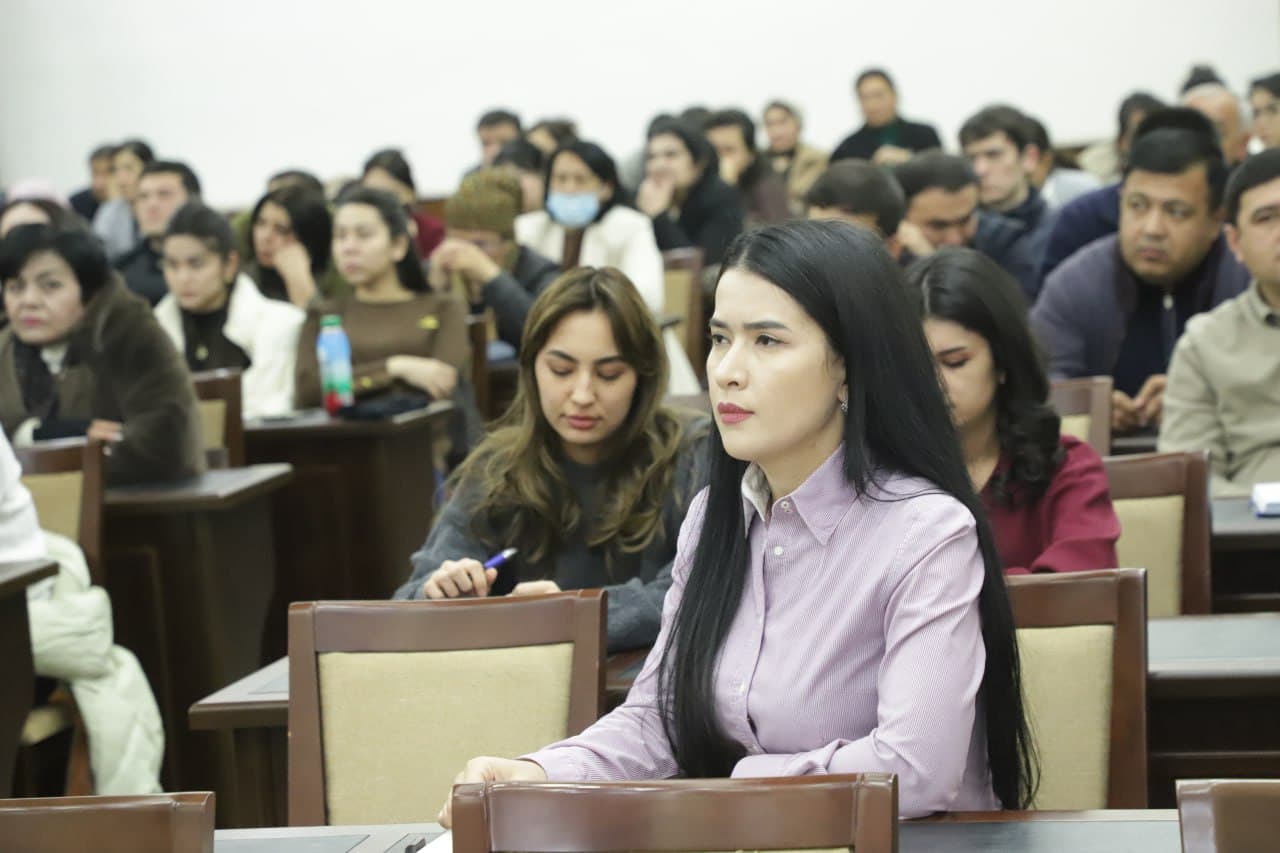 Мирзо Улуғбек туман ҳокимлигида “Жаҳолатга қарши – маърифат билан кураш!” мавзуси тарғибот учрашуви бўлиб ўтди