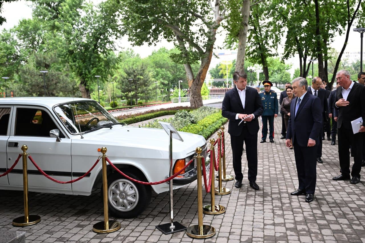 Prezident Shavkat Mirziyoyev o’zi rahbarlik qilgan Mirzo Ulug’bek tumani hokimligida (https://t.me/minbarortida/937)