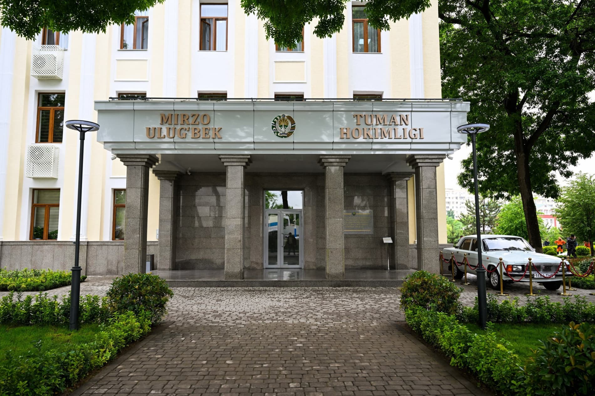 Prezident Shavkat Mirziyoyev Toshkent shahrining Mirzo Ulugʻbek tumani hokimligi faoliyati bilan tanishdi.