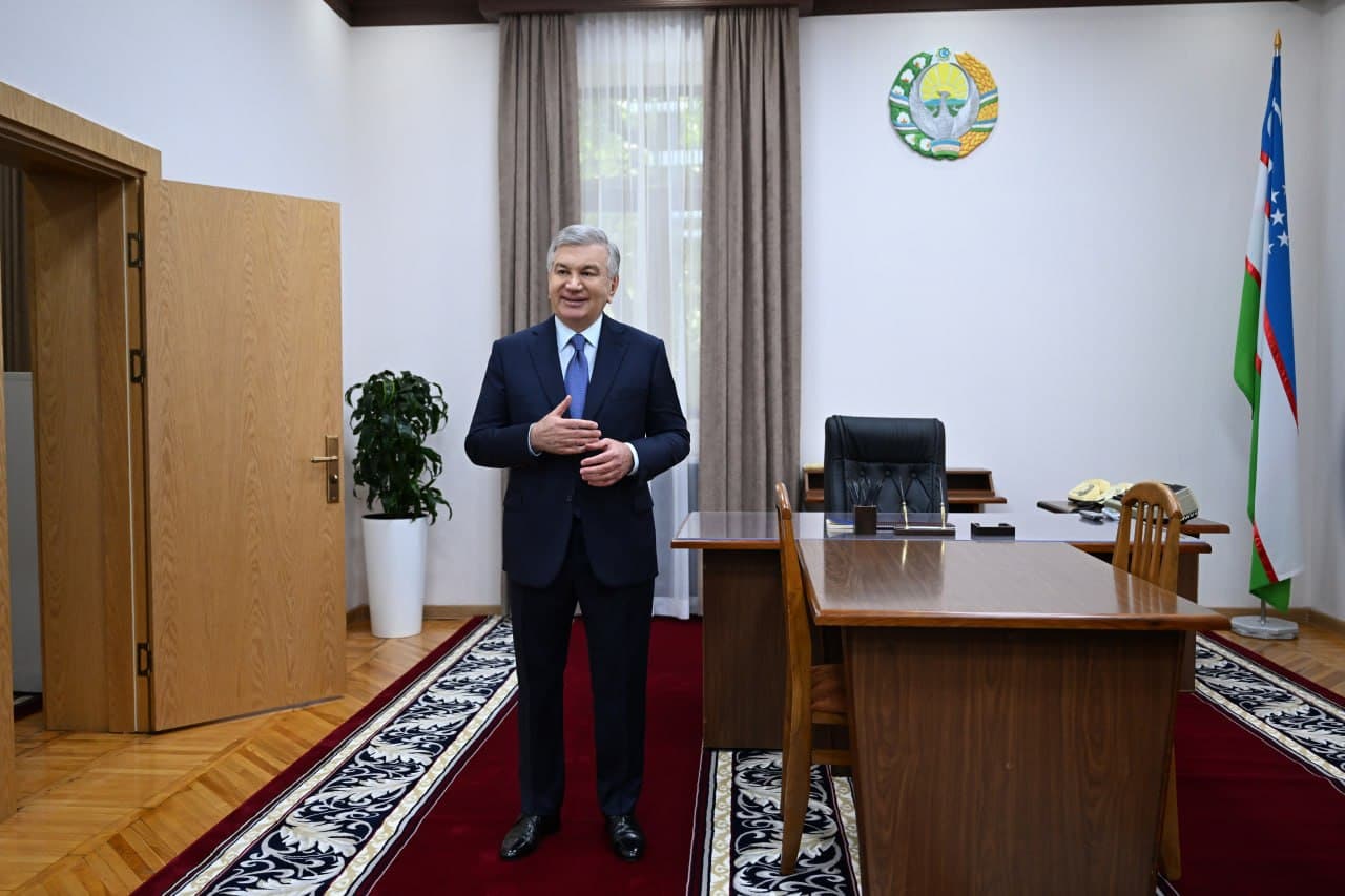 Prezident Shavkat Mirziyoyev o’zi rahbarlik qilgan Mirzo Ulug’bek tumani hokimligida (https://t.me/minbarortida/937)