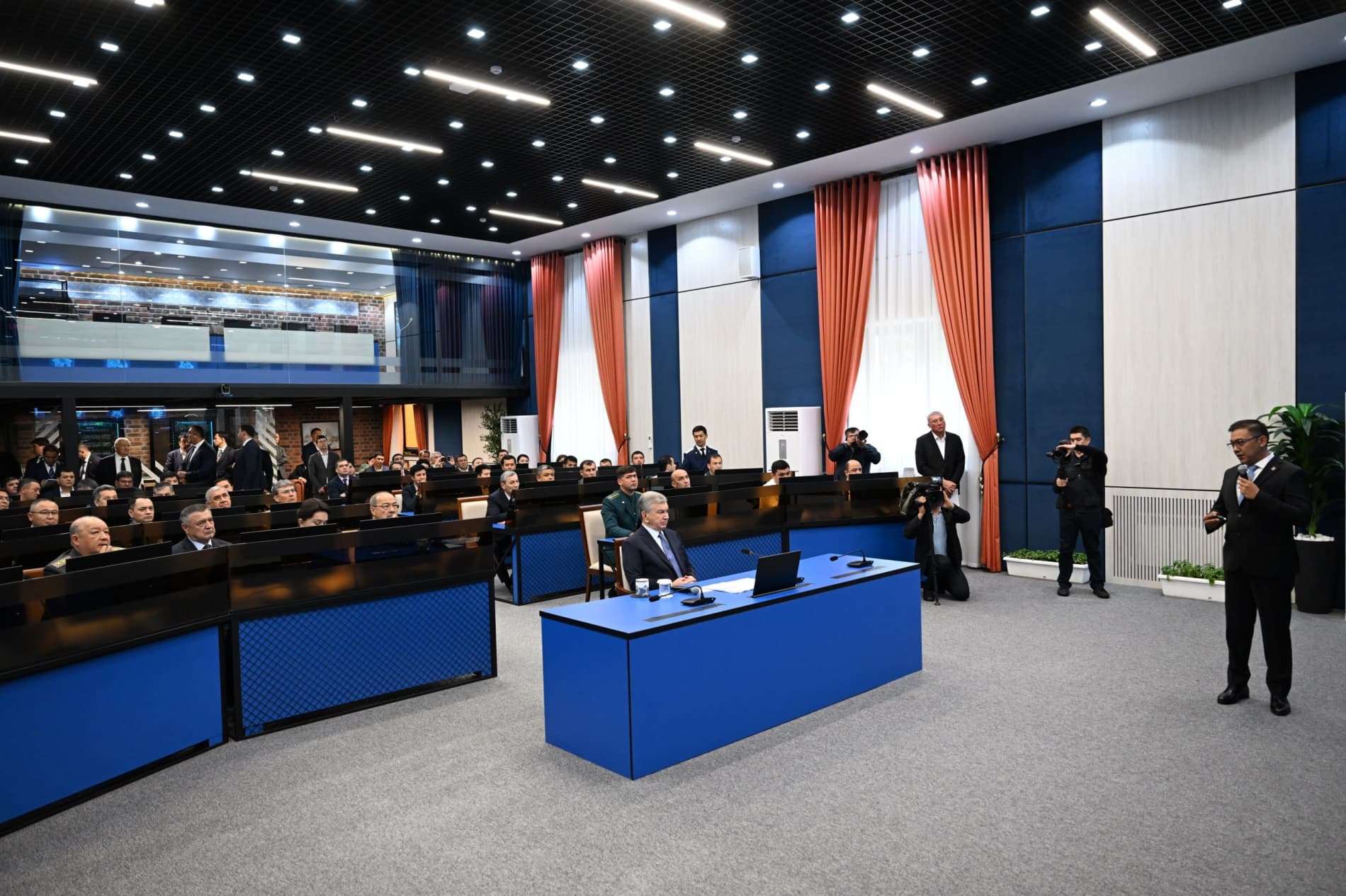 Prezident Shavkat Mirziyoyev Toshkent shahrining Mirzo Ulugʻbek tumani hokimligi faoliyati bilan tanishdi.