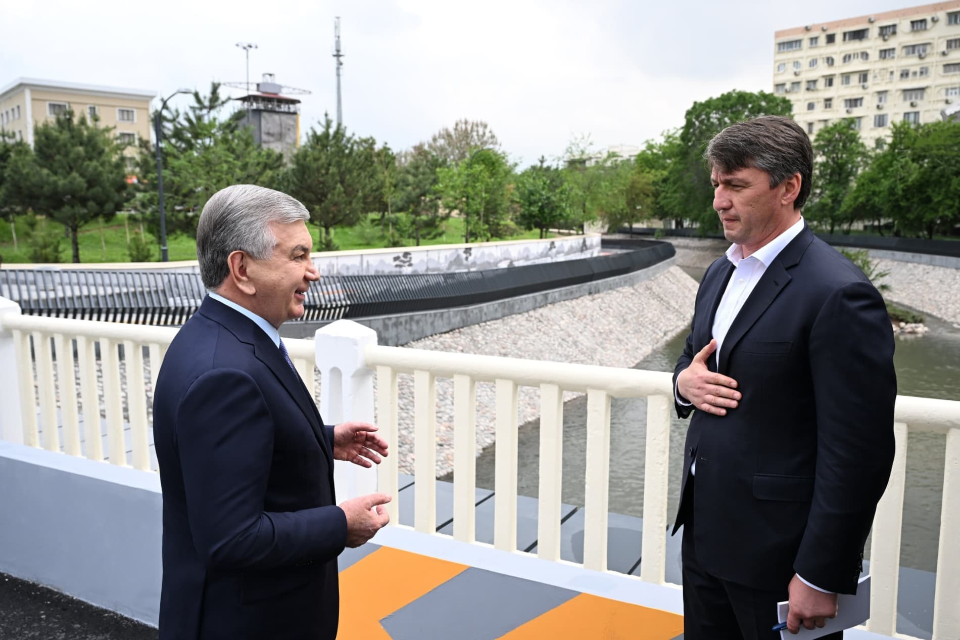 Prezident Shavkat Mirziyoyev Toshkent shahrining Mirzo Ulugʻbek tumani hokimligi faoliyati bilan tanishdi.