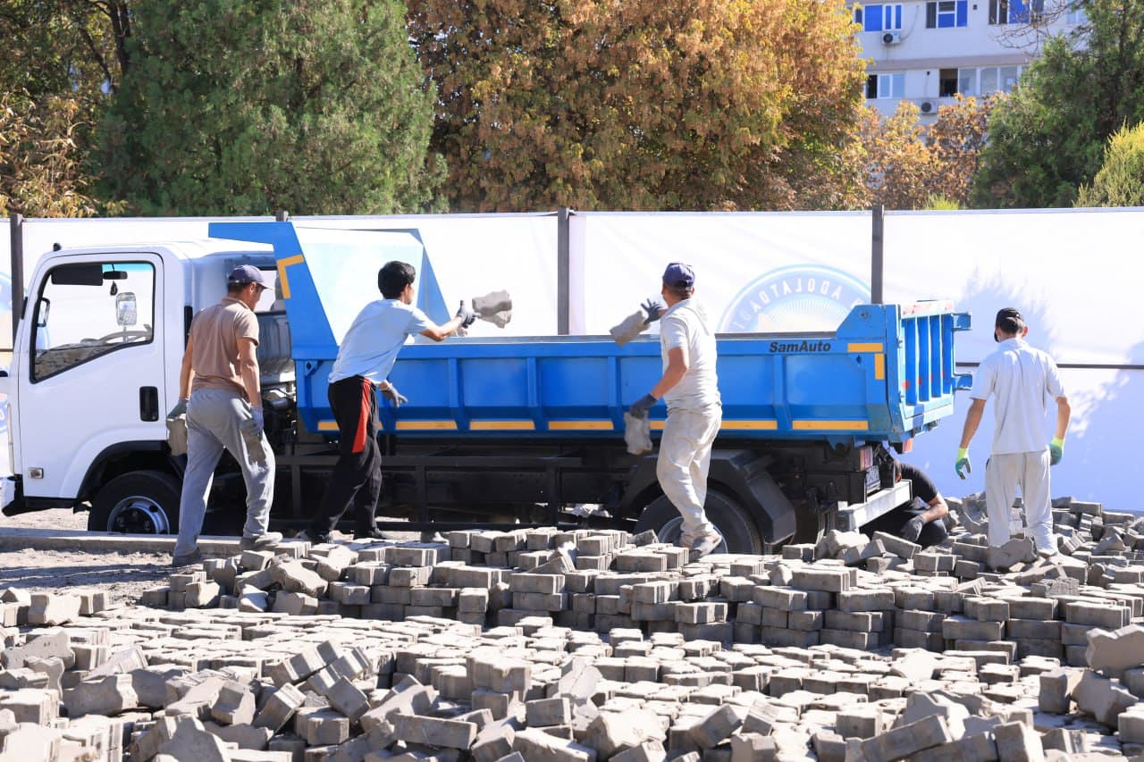 Миробод деҳқон бозори атрофи янгиланмоқда