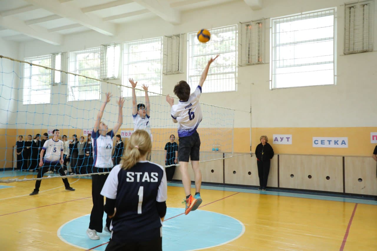 Mirobod tumanida yoshlar o‘rtasida voleybol musobaqasi o‘tkazildi