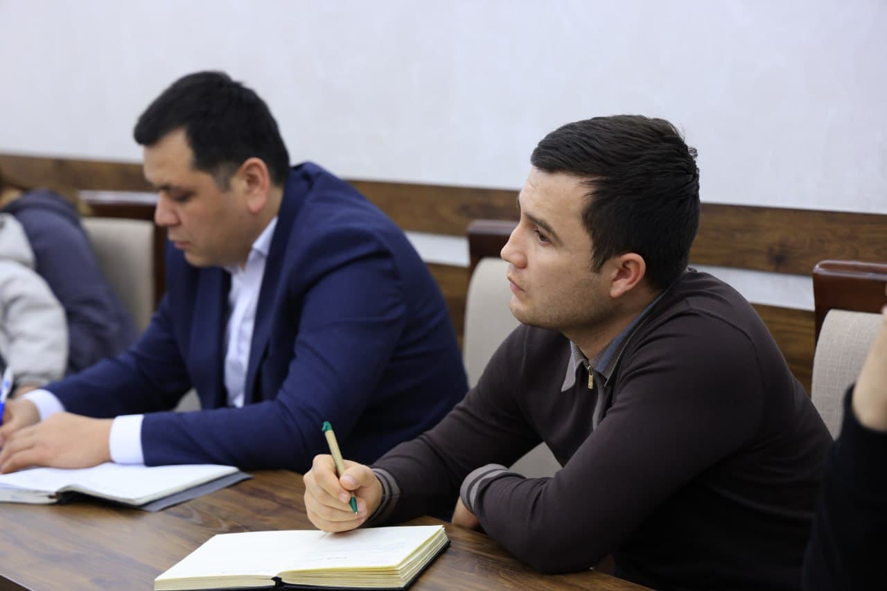 Келажак билан мулоқот: Миробод тумани ҳокими ва прокурори ёшлар билан учрашди
