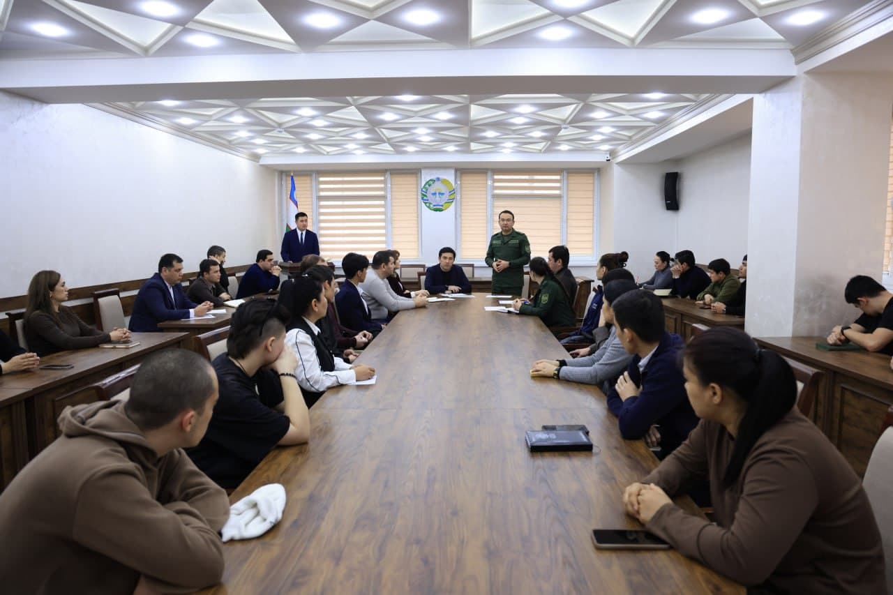 Келажак билан мулоқот: Миробод тумани ҳокими ва прокурори ёшлар билан учрашди
