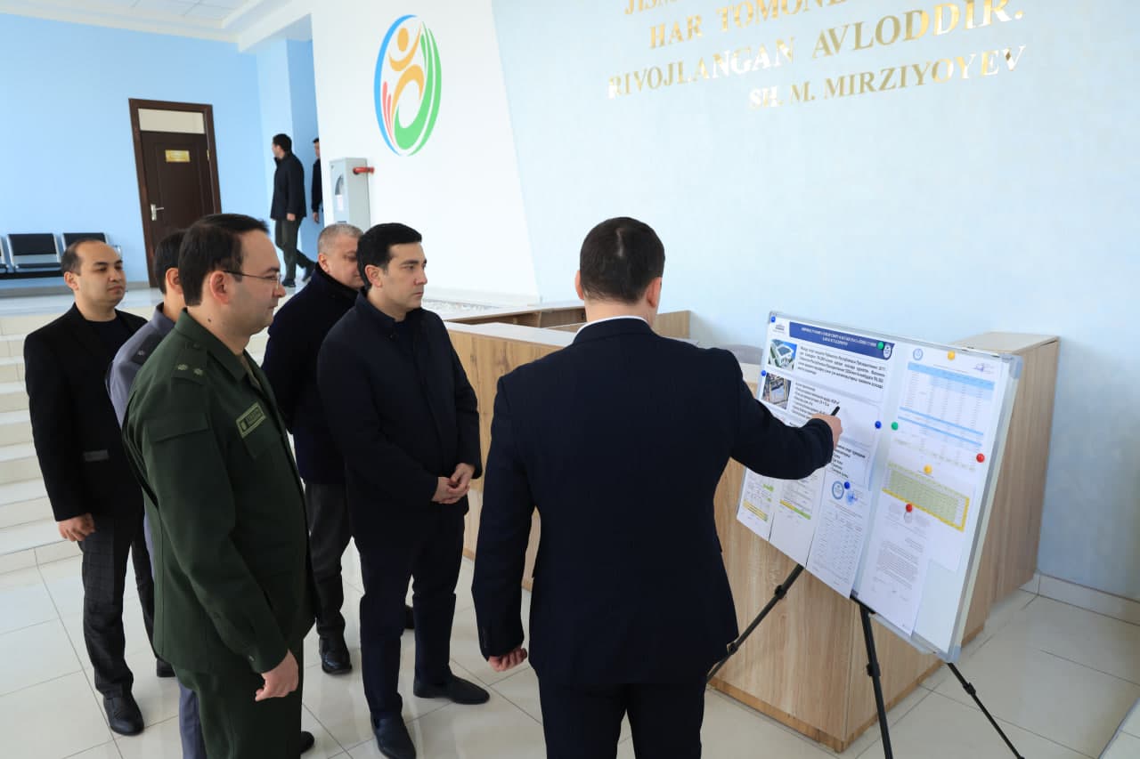 Руководство Мирабадского района ознакомилось с новым плавательным комплексом в махалле "Корасув"