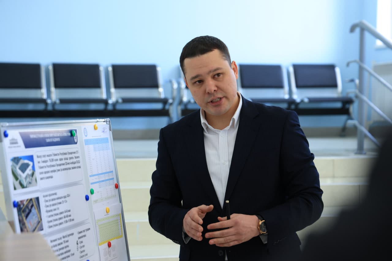 Руководство Мирабадского района ознакомилось с новым плавательным комплексом в махалле "Корасув"