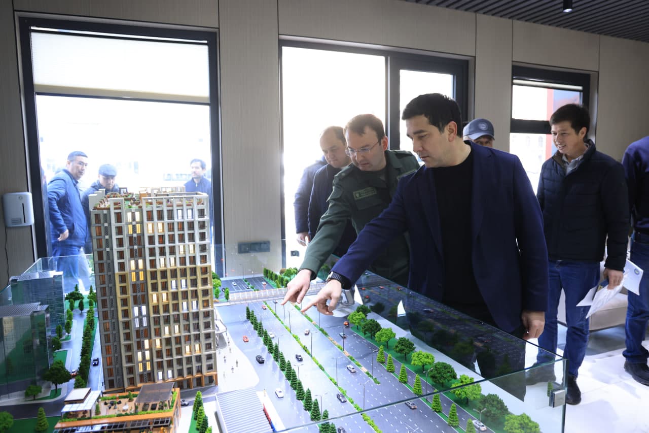 Анвар Сайфутдинов проинспектировал ход благоустройства махалли "Тонг юлдузи"