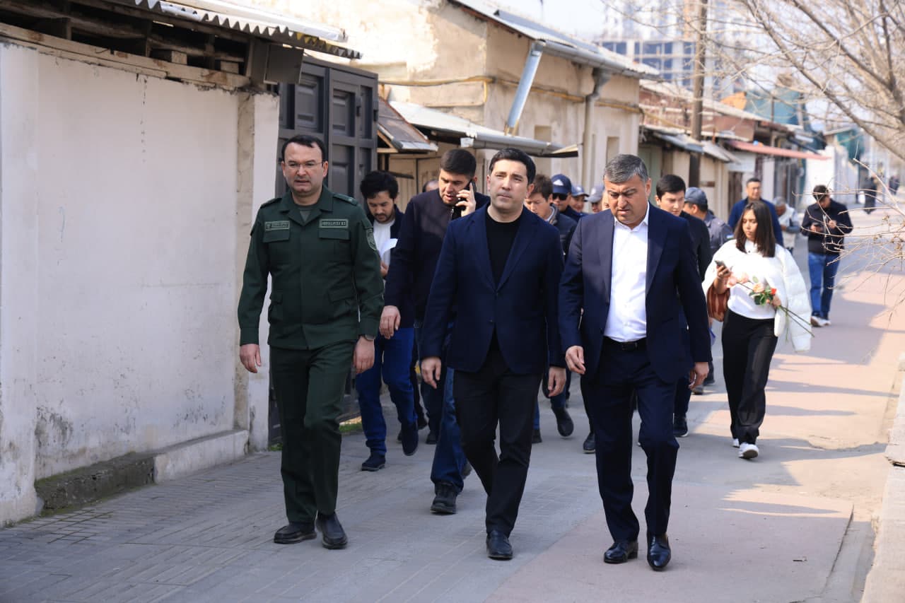 Анвар Сайфутдинов проинспектировал ход благоустройства махалли "Тонг юлдузи"