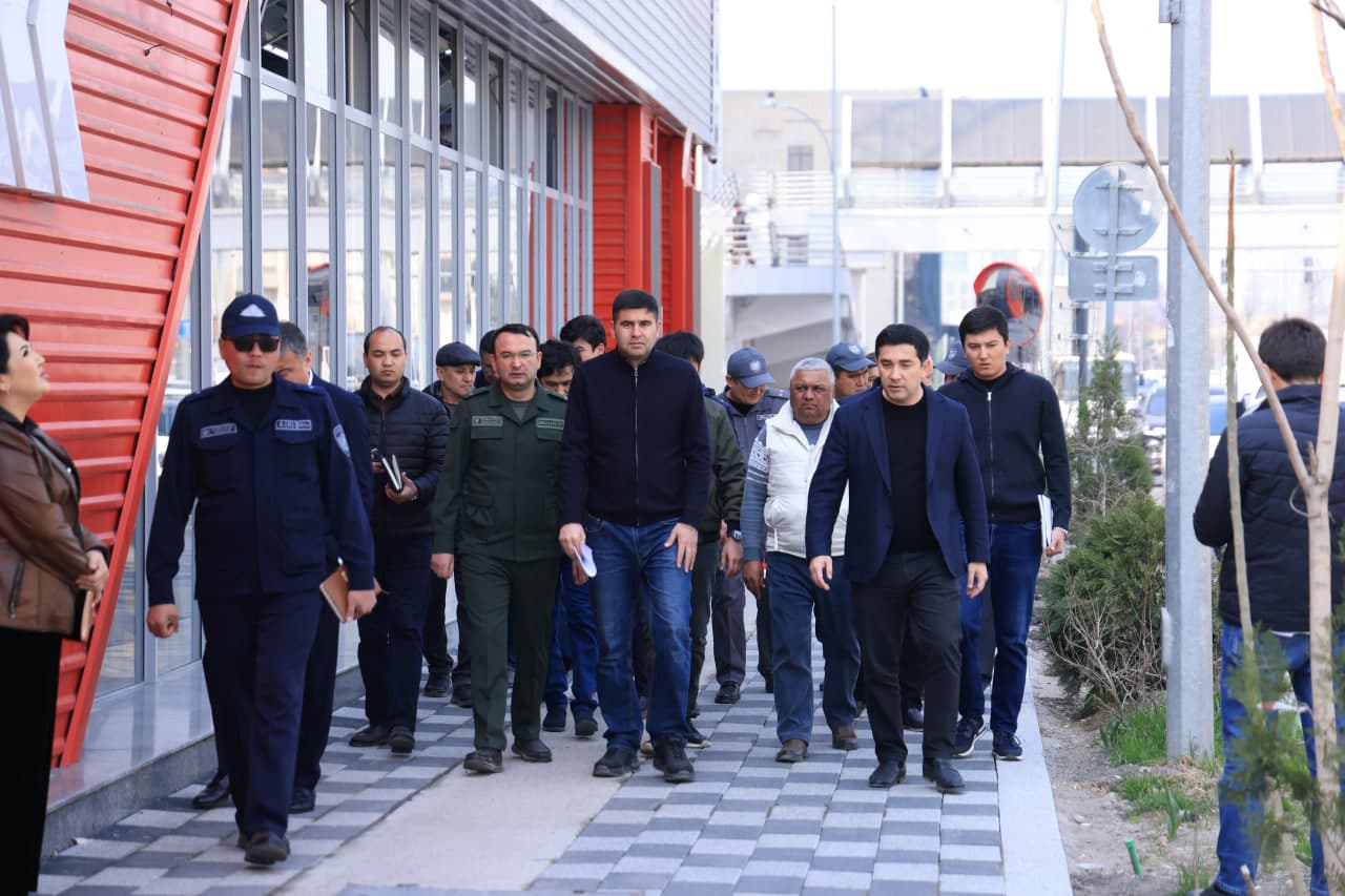 Анвар Сайфутдинов проинспектировал ход благоустройства махалли "Тонг юлдузи"