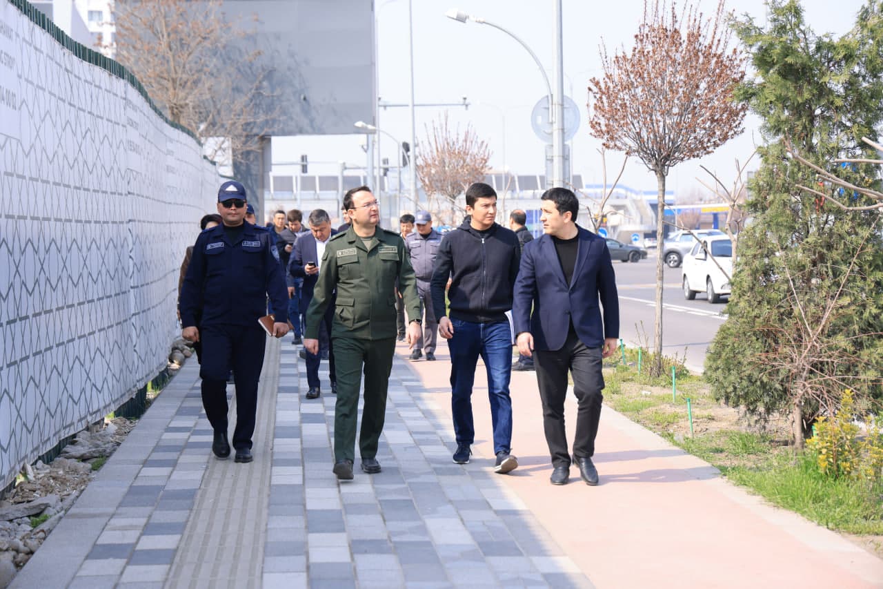 Анвар Сайфутдинов проинспектировал ход благоустройства махалли "Тонг юлдузи"