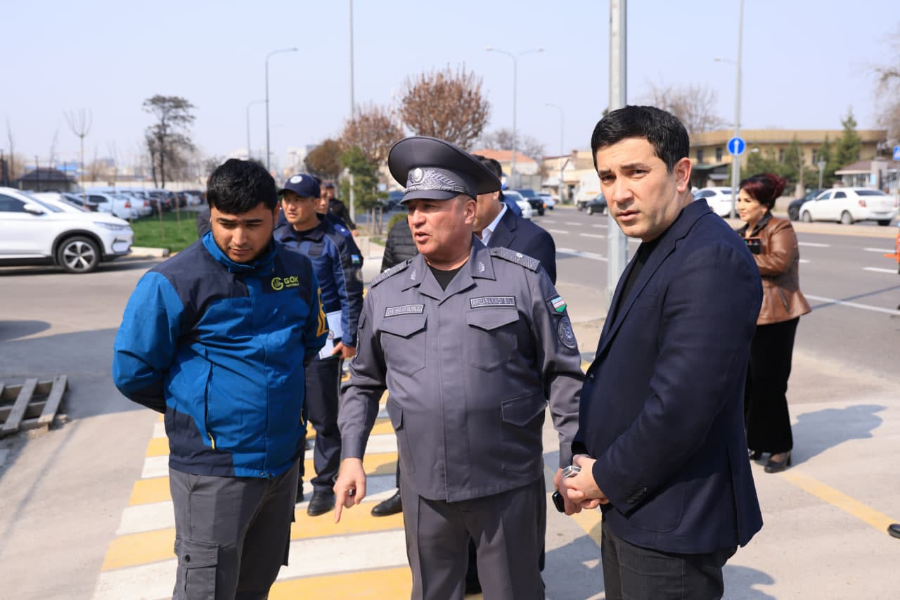 Анвар Сайфутдинов проинспектировал ход благоустройства махалли "Тонг юлдузи"